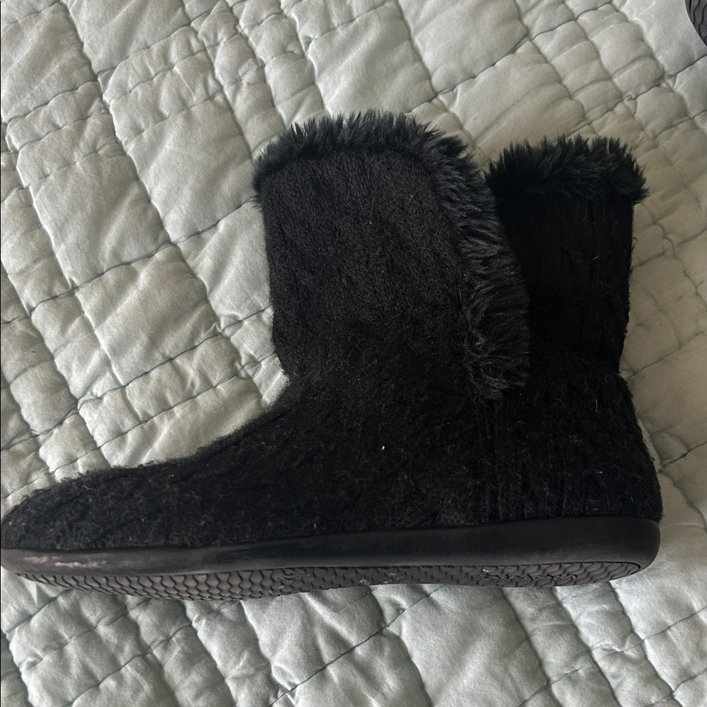 Vionic Sweater Knit Cozy Black Fur-Lined Women's Slippers